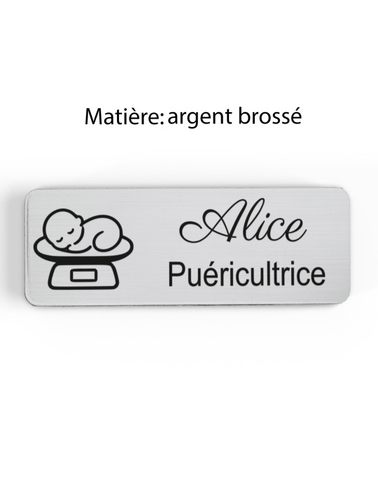 Badge personnalisé puéricultrice, motif bébé et puériculture, finition argent brossé
