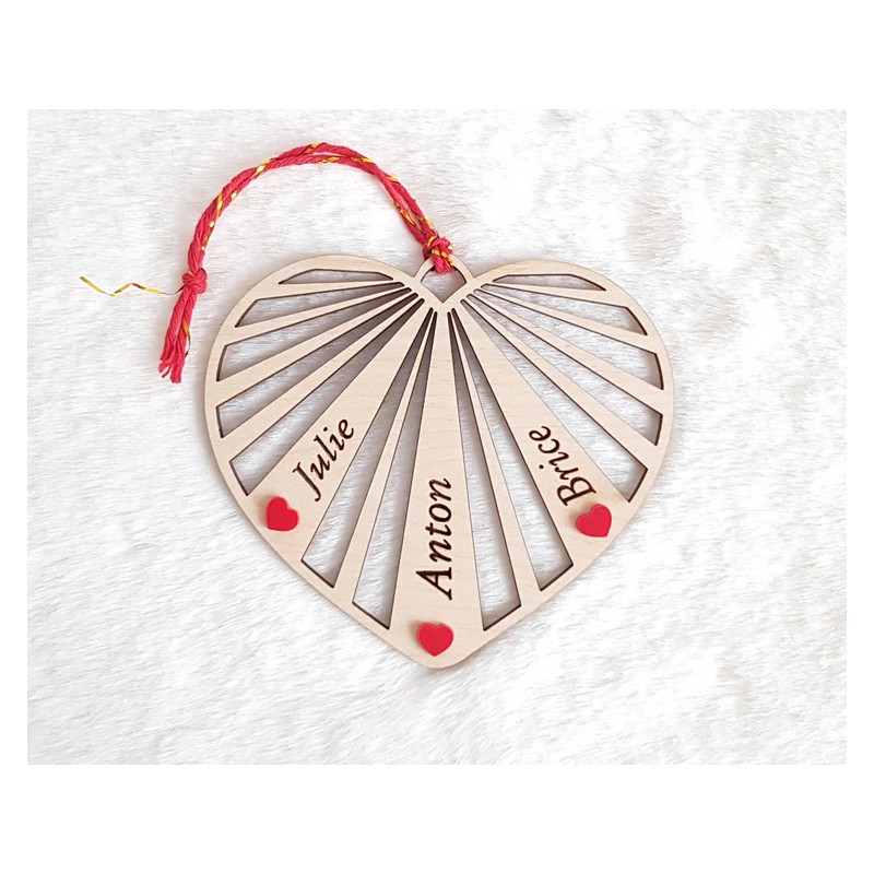 Boule de Noël personnalisée en bois et cœur bijoux rouge
