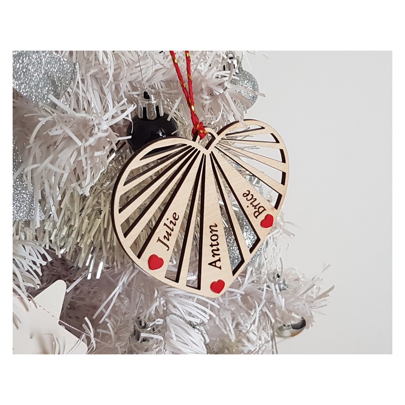 Boule de Noël cœur bijoux personnalisée - bois cœur rouge acrylique famille prénoms joyeux noël - Noël en famille