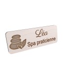 Badge personnalisé spa praticienne, motif spa et détente, vue en biais