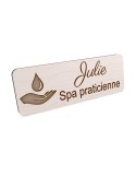 Badge personnalisé spa praticienne, motif spa et détente, vue en biais