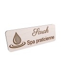 Badge personnalisé spa praticienne, motif spa et détente, vue en biais