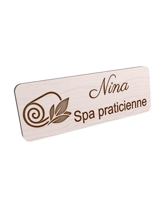 Badge personnalisé spa praticienne, motif spa et détente, vue en biais