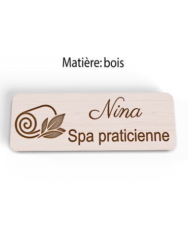 Badge personnalisé spa praticienne, motif spa et détente, vue en biais 2
