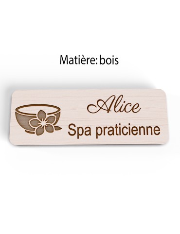 Badge personnalisé spa praticienne, motif spa et détente, vue en biais 2