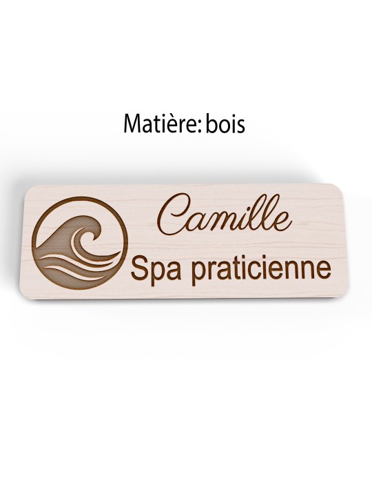 Badge personnalisé spa praticienne, motif spa et détente, version bois vue à plat
