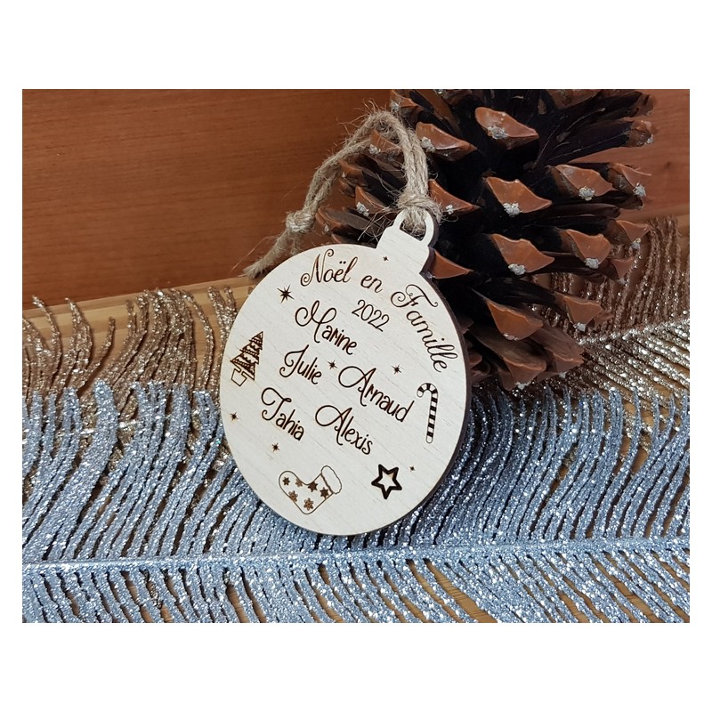 Boule de Noël en bois personnalisée famille prénoms joyeux noêl - Noël en famille