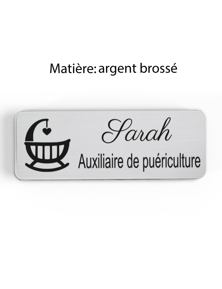 Badge personnalisé auxiliaire de puériculture, motif bébé et soins de puériculture, finition argent brossé
