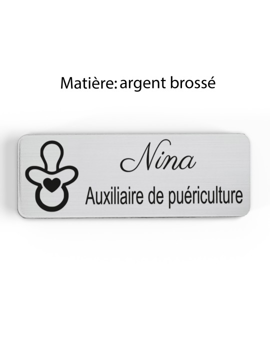 Badge personnalisé auxiliaire de puériculture, motif bébé et soins de puériculture, finition argent brossé