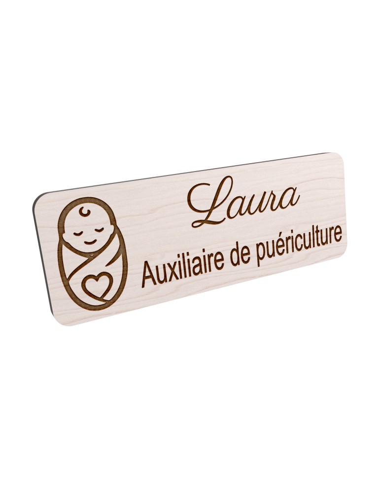 Badge personnalisé auxiliaire de puériculture, motif bébé et soins de puériculture, vue en biais