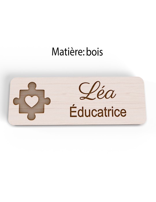 Badge personnalisé éducatrice, motif éducation et développement de l'enfant, version bois vue à plat