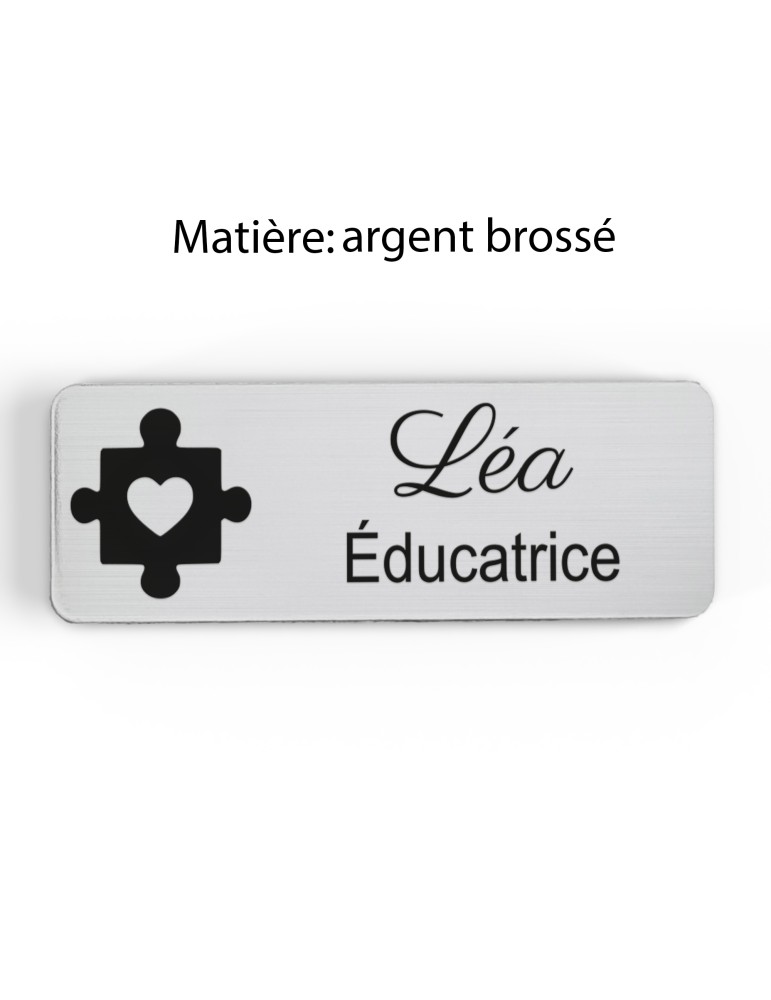 Badge personnalisé éducatrice, motif éducation et développement de l'enfant, finition argent brossé