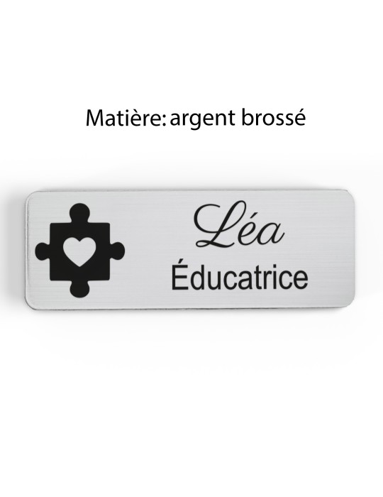 Badge personnalisé éducatrice, motif éducation et développement de l'enfant, finition argent brossé