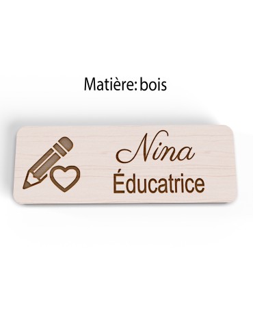 Badge personnalisé éducatrice, motif éducation et développement de l'enfant, vue en biais 2