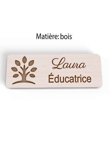 Badge personnalisé éducatrice, motif éducation et développement de l'enfant, vue en biais 2