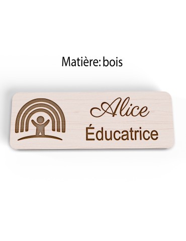 Badge personnalisé éducatrice, motif éducation et développement de l'enfant, vue en biais 2