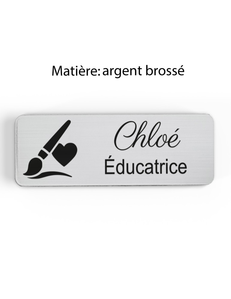 Badge personnalisé éducatrice, motif éducation et développement de l'enfant, finition argent brossé