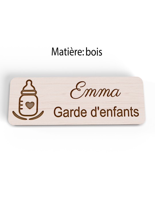 Badge personnalisé garde d'enfants, motif garde et accompagnement des enfants, version bois vue à plat