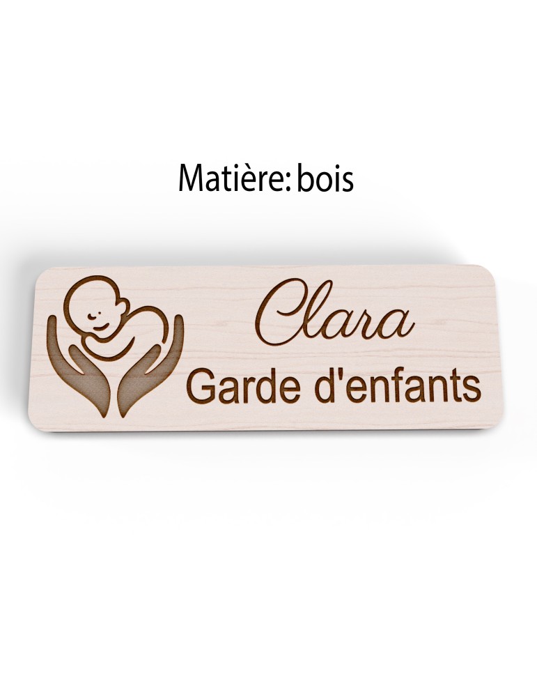Badge personnalisé garde d'enfants, motif garde et accompagnement des enfants, version bois vue à plat