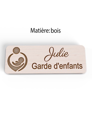 Badge personnalisé garde d'enfants, motif garde et accompagnement des enfants, vue en biais 2