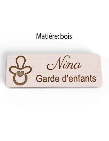 Badge personnalisé garde d'enfants, motif garde et accompagnement des enfants, vue en biais 2