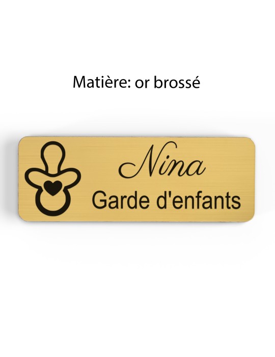 Badge personnalisé garde d'enfants, motif garde et accompagnement des enfants, finition or brossé