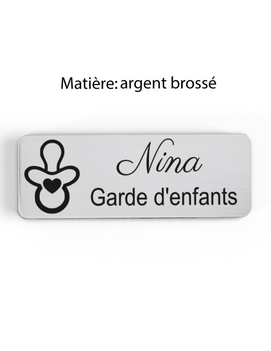 Badge personnalisé garde d'enfants, motif garde et accompagnement des enfants, finition argent brossé