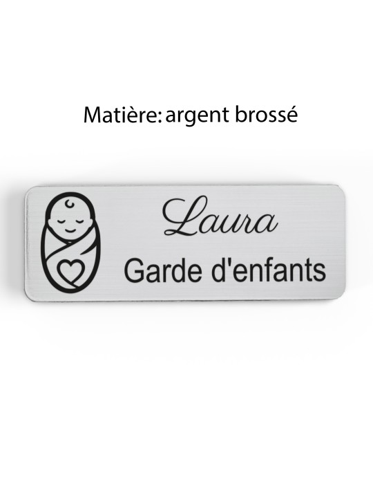 Badge personnalisé garde d'enfants, motif garde et accompagnement des enfants, finition argent brossé