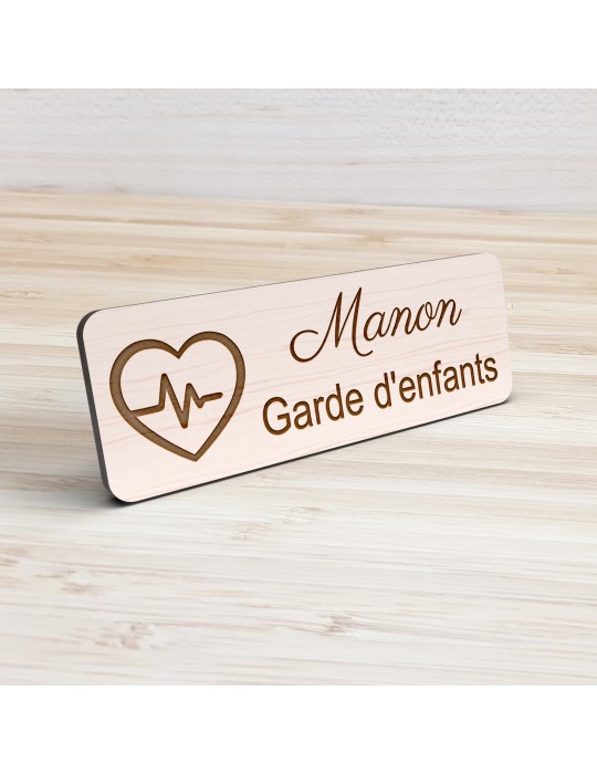 Badge personnalisé garde d'enfants, motif garde et accompagnement des enfants, vue de présentation