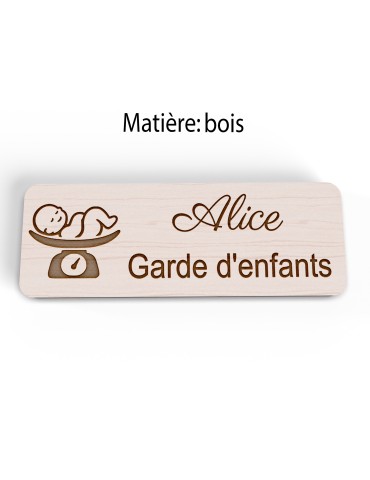 Badge personnalisé garde d'enfants, motif garde et accompagnement des enfants, vue en biais 2
