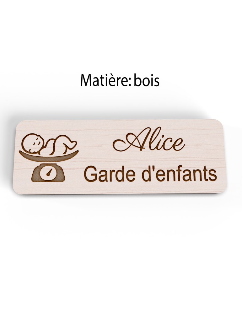 Badge personnalisé garde d'enfants, motif garde et accompagnement des enfants, version bois vue à plat