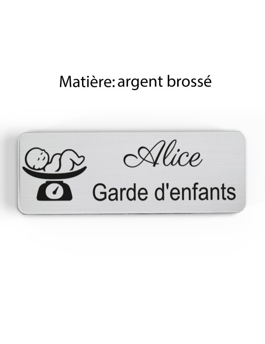 Badge personnalisé garde d'enfants, motif garde et accompagnement des enfants, finition argent brossé