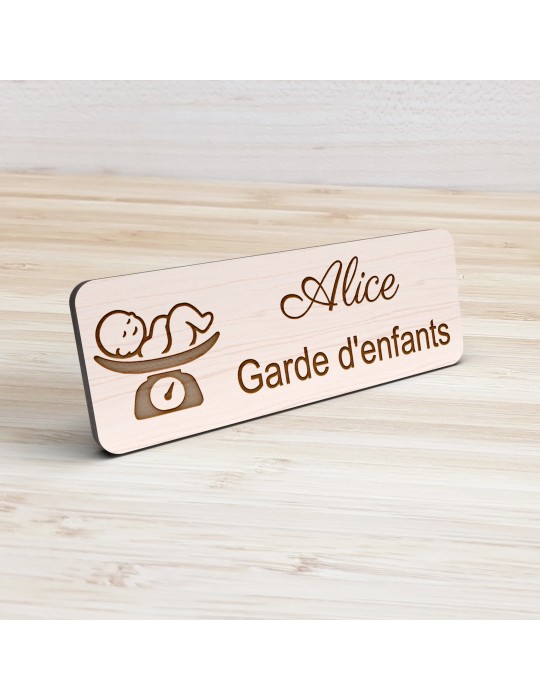 Badge personnalisé garde d'enfants, motif garde et accompagnement des enfants, vue de présentation