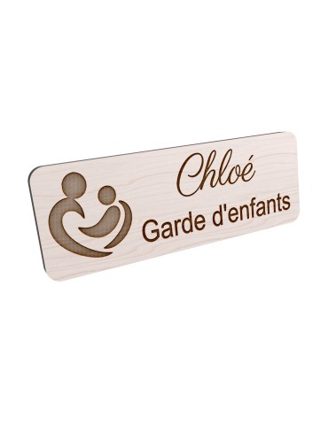 Badge personnalisé garde d'enfants, motif garde et accompagnement des enfants, vue en biais