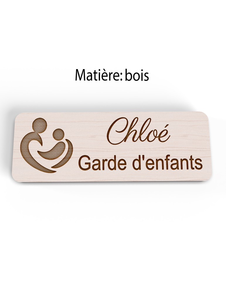 Badge personnalisé garde d'enfants, motif garde et accompagnement des enfants, version bois vue à plat
