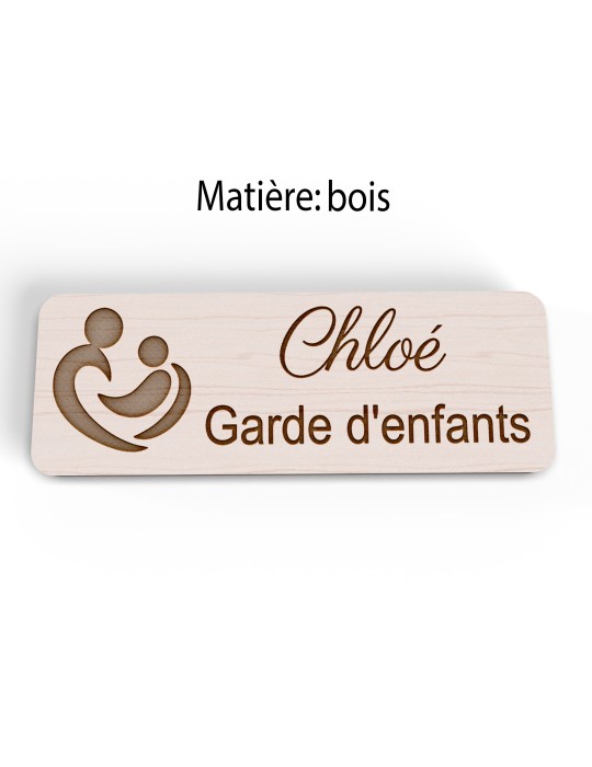 Badge personnalisé garde d'enfants, motif garde et accompagnement des enfants, version bois vue à plat