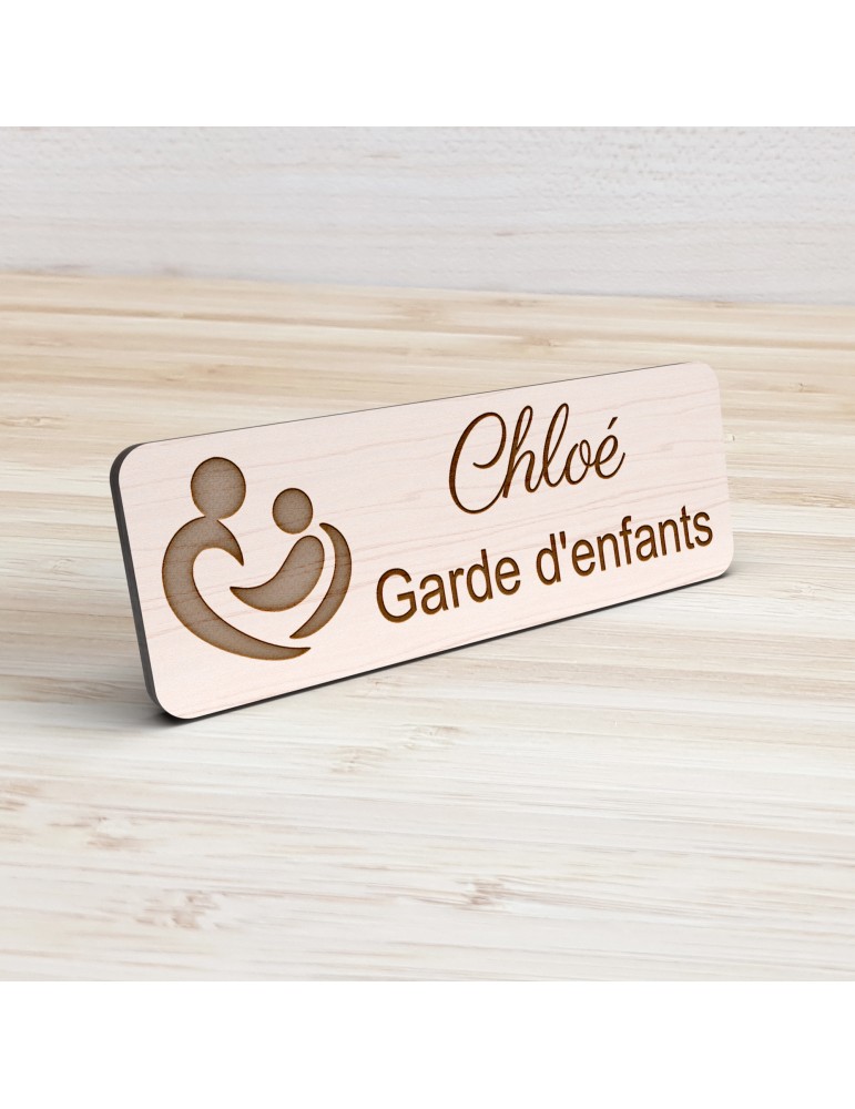 Badge personnalisé garde d'enfants, motif garde et accompagnement des enfants, vue de présentation