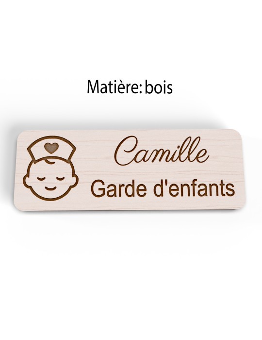 Badge personnalisé garde d'enfants, motif garde et accompagnement des enfants, version bois vue à plat