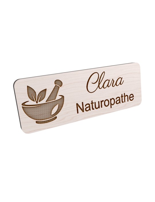 Badge personnalisé naturopathe, motif nature et bien-être, vue en biais