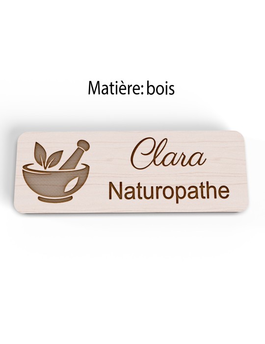 Badge personnalisé naturopathe, motif nature et bien-être, version bois vue à plat
