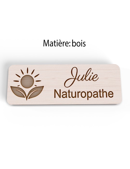 Badge personnalisé naturopathe, motif nature et bien-être, version bois vue à plat