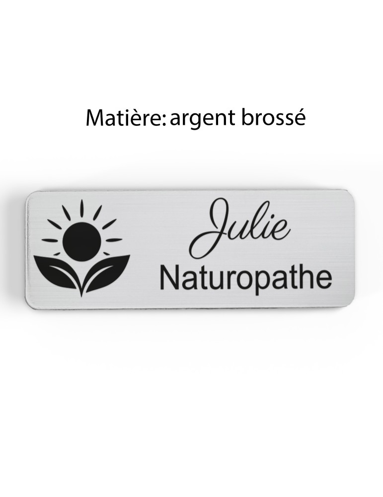 Badge personnalisé naturopathe, motif nature et bien-être, finition argent brossé