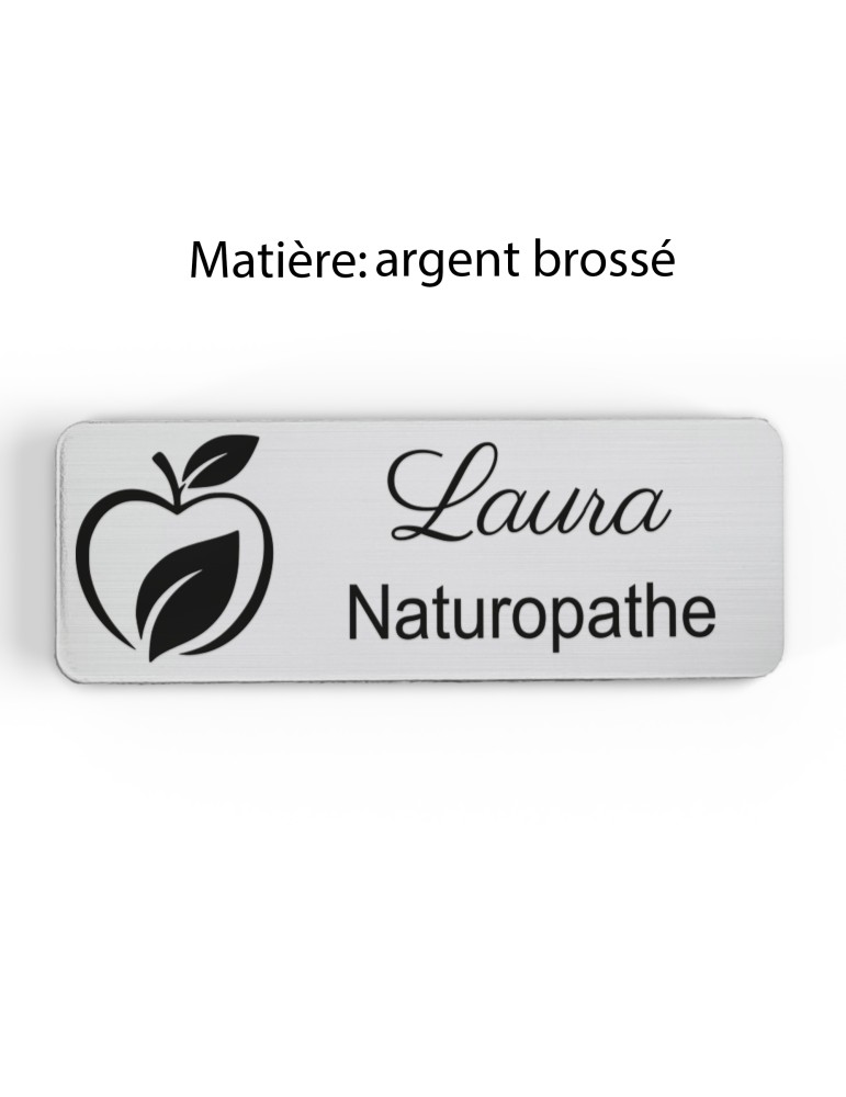 Badge personnalisé naturopathe, motif nature et bien-être, finition argent brossé