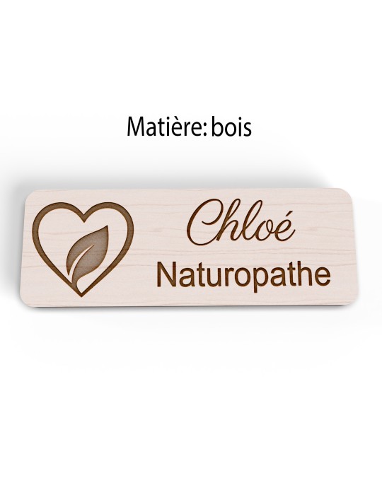 Badge personnalisé naturopathe, motif nature et bien-être, version bois vue à plat