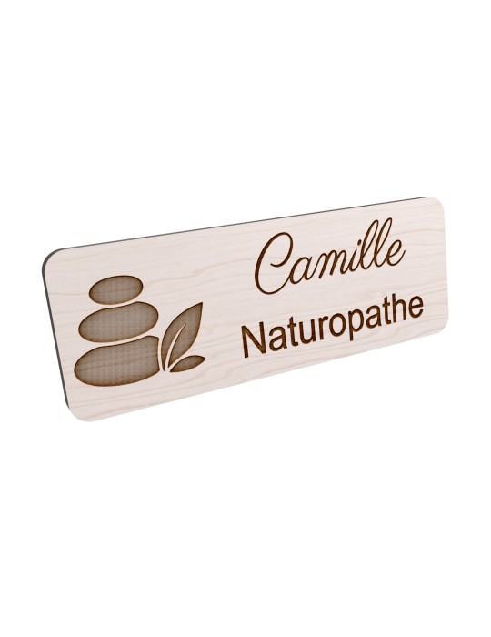 Badge personnalisé naturopathe, motif nature et bien-être, vue en biais