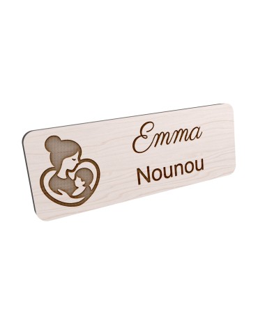 Badge personnalisé nounou, motif enfance et garde à domicile, vue en biais