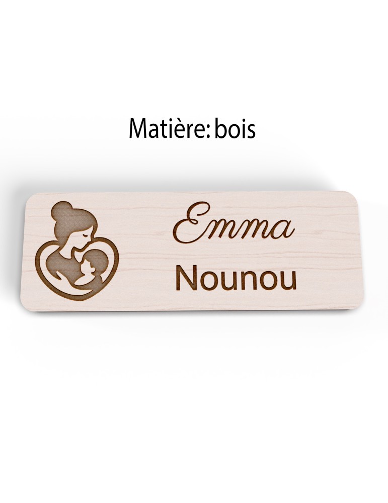 Badge personnalisé nounou, motif enfance et garde à domicile, version bois vue à plat