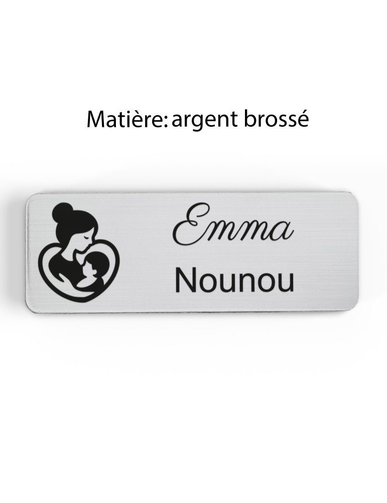 Badge personnalisé nounou, motif enfance et garde à domicile, finition argent brossé