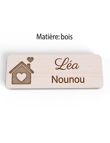 Badge personnalisé nounou, motif enfance et garde à domicile, vue en biais 2