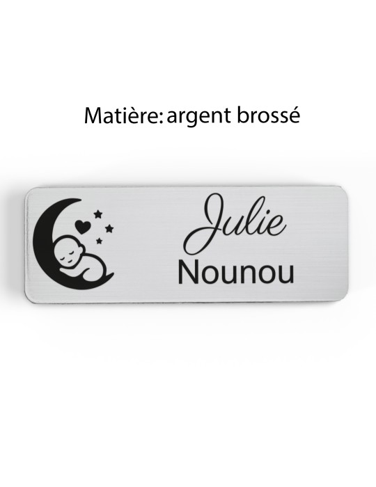 Badge personnalisé nounou, motif enfance et garde à domicile, finition argent brossé